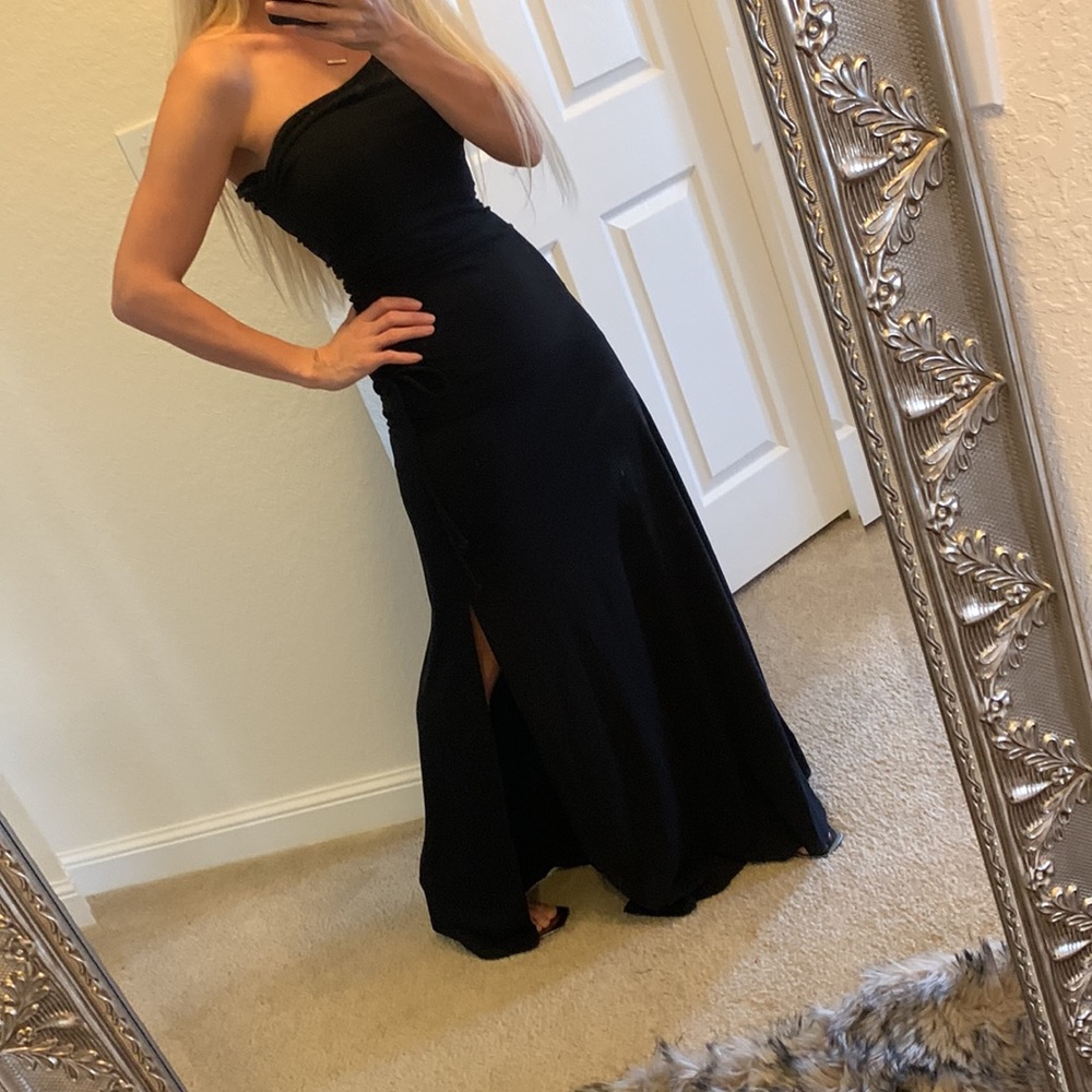 🌺One shoulder, black dress🌺